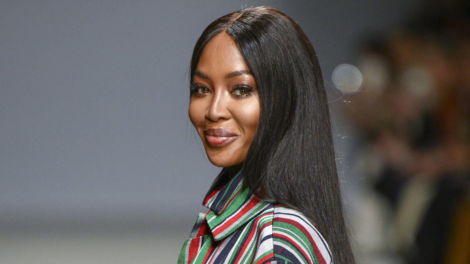 Supermodel Naomi Campbell freut sich über ihre erste Tochter und die Promi-Welt mit ihr.