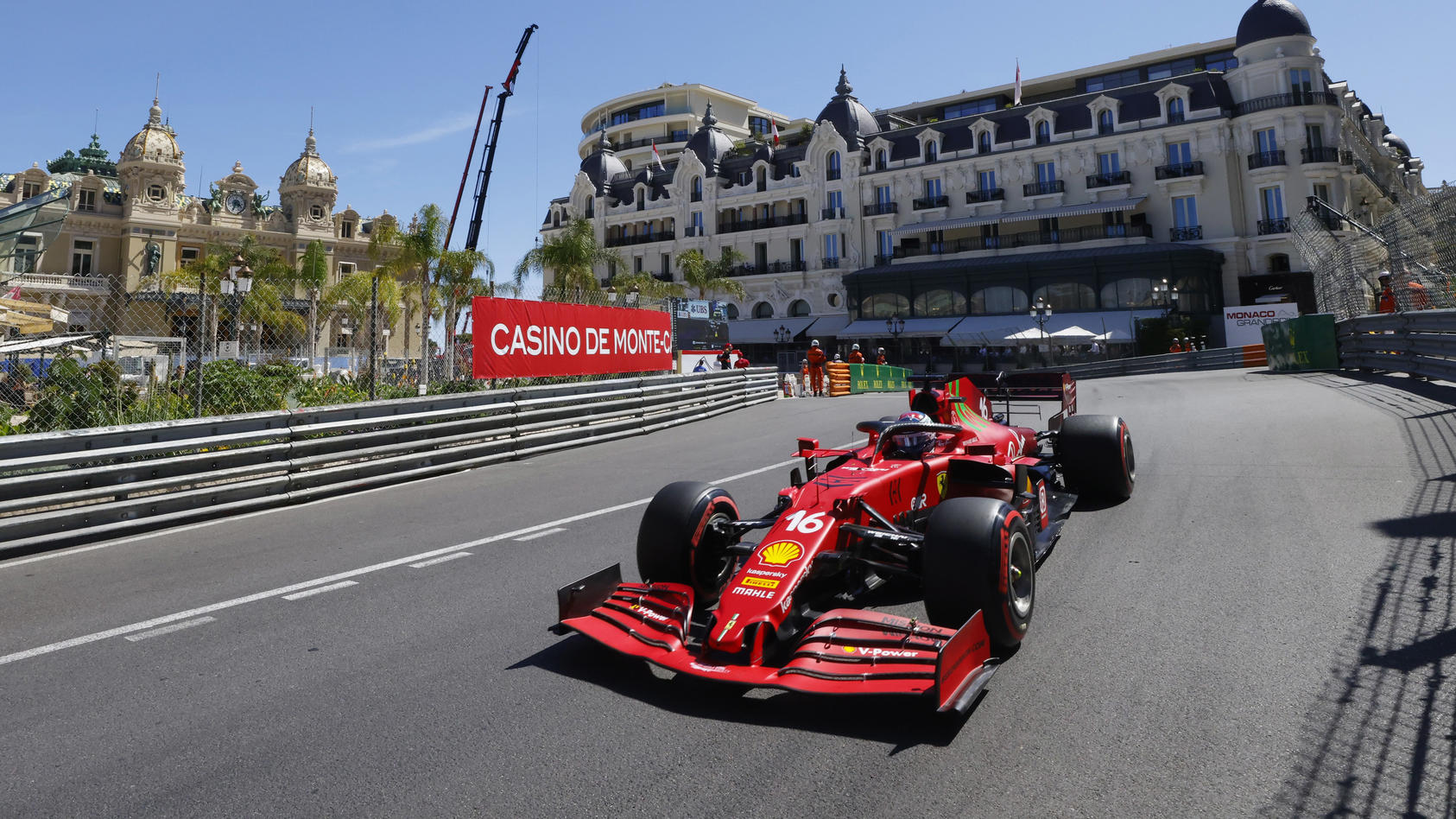 Formel 1 Monaco Gp Ferrari Im 2 Training Vor Lewis Hamilton Und Max Verstappen Schumacher Kusst Leitplanke