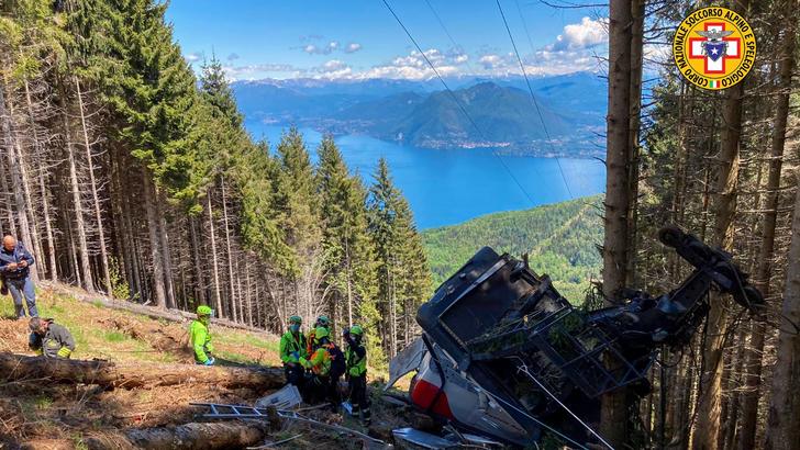 14 Tote bei Seilbahn-Unglück in Italien: Kind erliegt ...