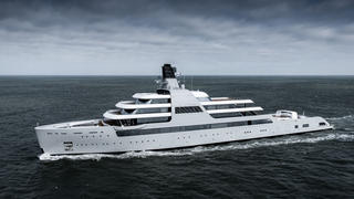 Luxusyacht "Solaris" aus der Lloyd Werft Bremerhaven