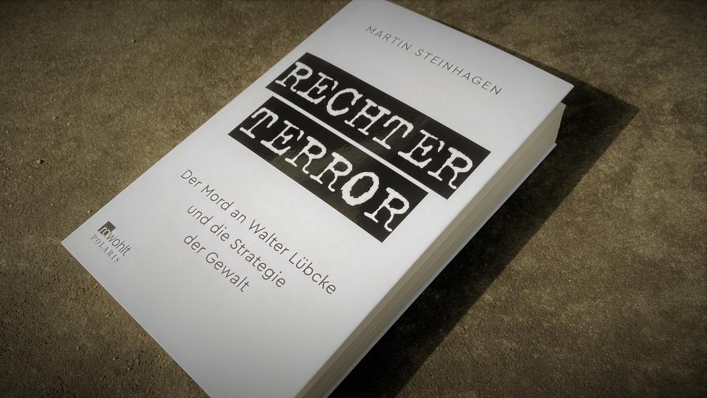 Das Buch "Rechter Terror" von Martín Steinhagen fasst die Strukturen der rechtsextremen Szene und deren Netzwerke zusammen.