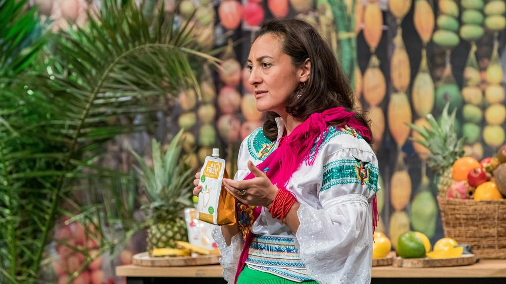Paulina Carrera aus Merzalben präsentiert mit _Hilli Fruits" Fruchtpüree aus 100rucht. Sie erhofft sich ein Investment von 150.000 Euro für 20 Prozent der Anteile an ihrem Unternehmen.Die Verwendung des sendungsbezogenen Materials ist nur mit dem Hin