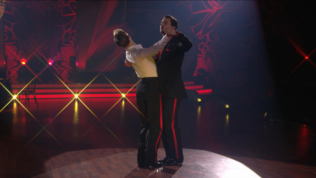 Nicolas Puschmann und sein Tanzpartner legen los mit dem Tango!