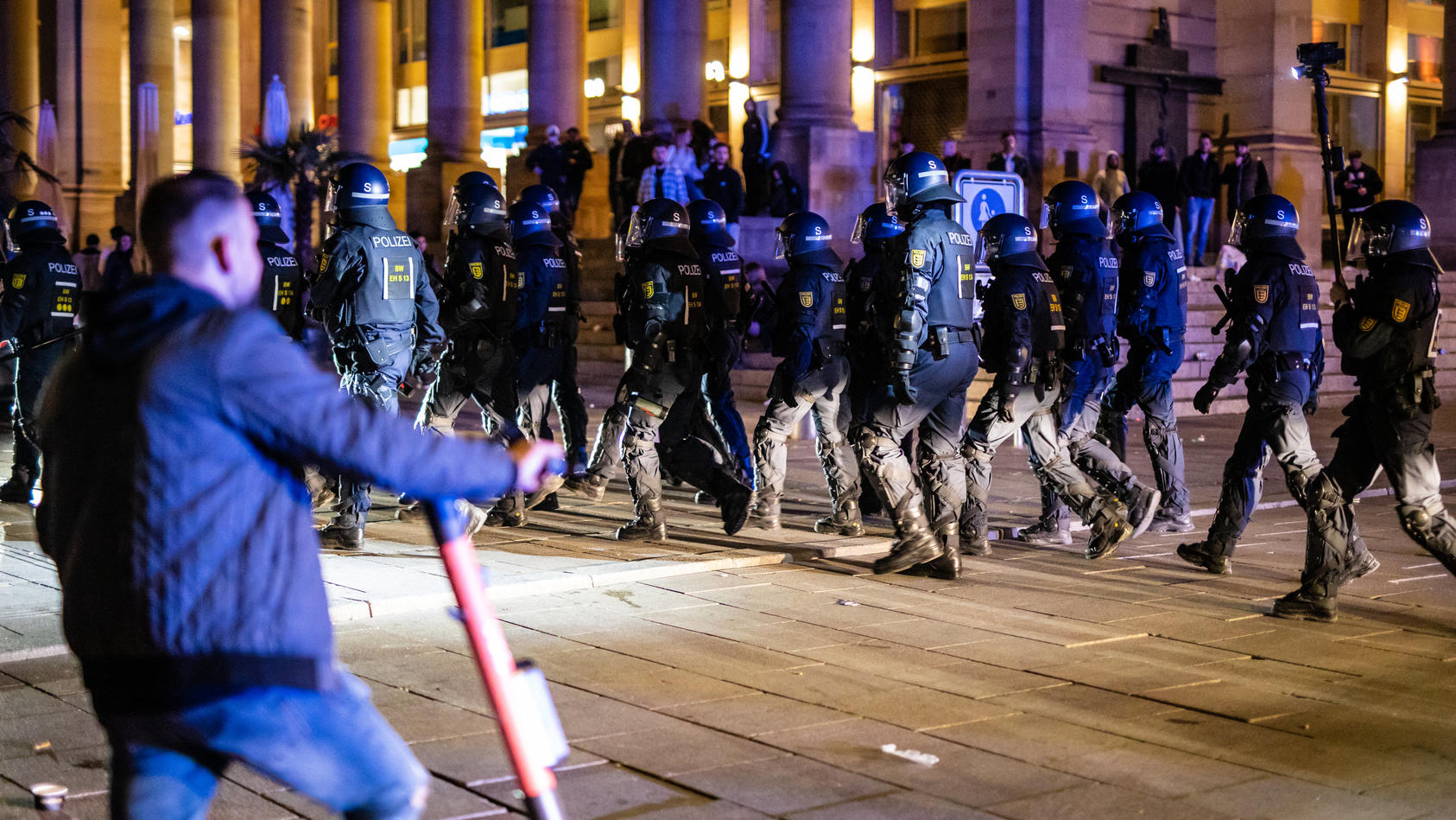 Die Polizei nahm in Stuttgart mehrere Menschen fest.