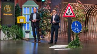 Gerd Güldenpfennig (l.) und Stefan Siebert aus Ettlingen präsentieren mit _Routago" Fußgängernavigation für Menschen mit Sehbehinderung. Sie erhoffen sich ein Investment von 600.000 Euro für 20 Prozent der Anteile an ihrem Unternehmen.  Die Verwendung des sendungsbezogenen Materials ist nur mit dem Hinweis und Verlinkung auf TVNOW gestattet.