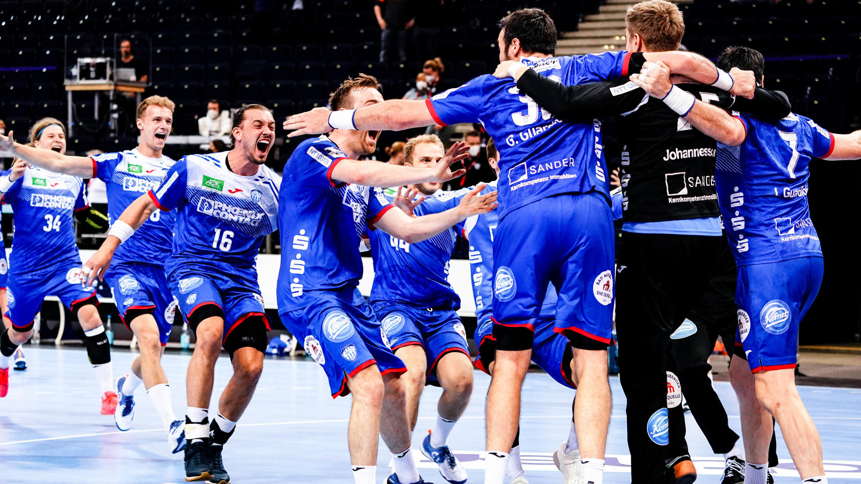 Handball: Überraschungs-Sieg Beim Final Four - TBV Lemgo Schmeißt Den ...