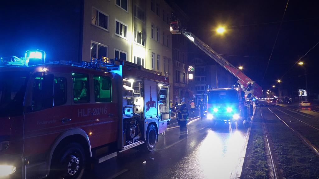 Über 30 Feuerwehrleute waren in der Nacht zum 04.06.2021 in der Holländischen Straßein Kassel im Einsatz.