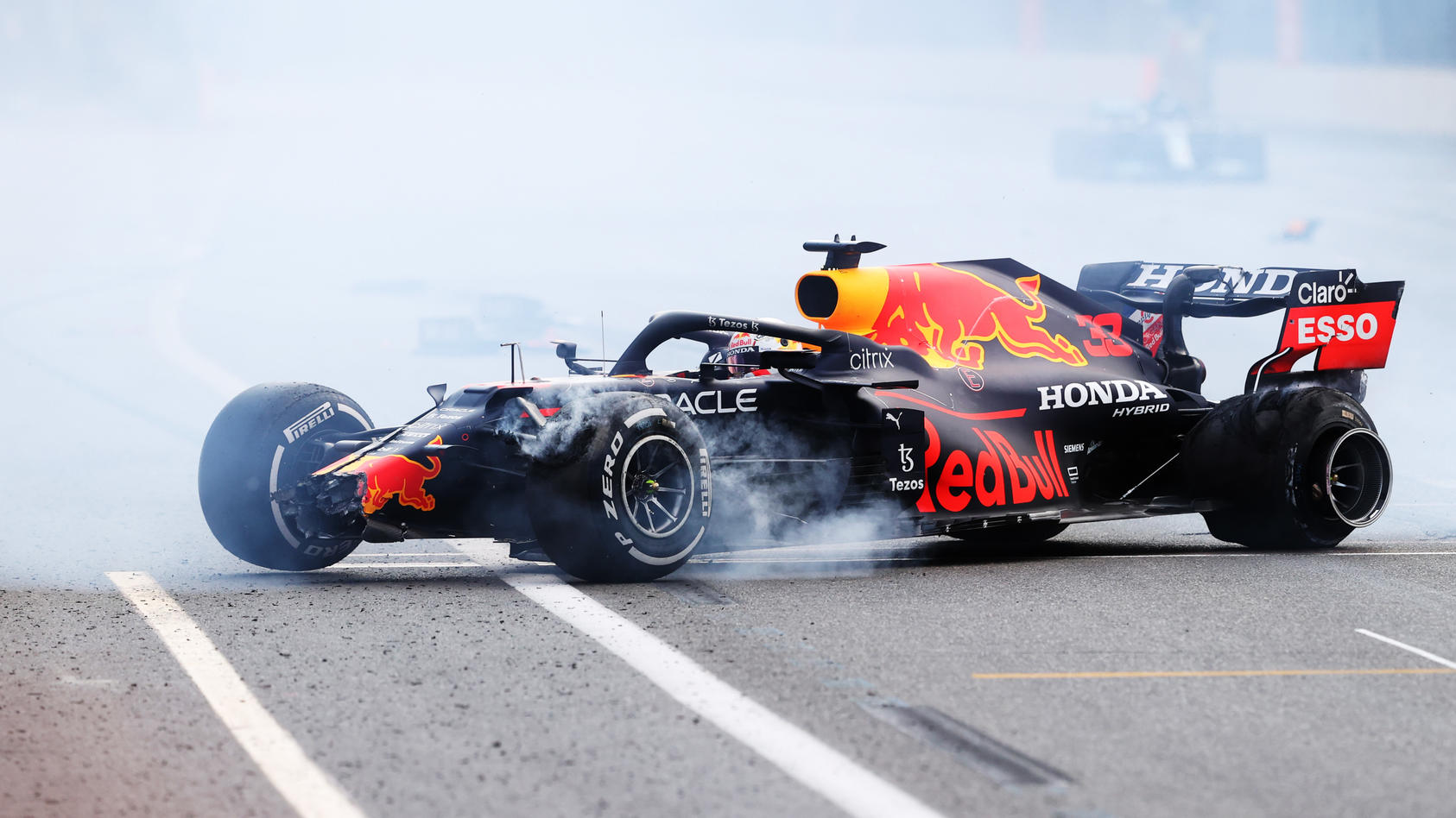 Formel 1 in Baku Max Verstappens Sieg fliegt in die Luft