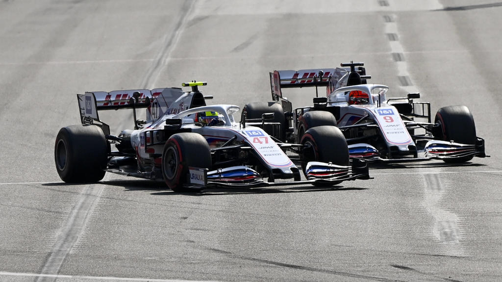 Formula 1 2021: Azerbaijan GP BAKU CITY CIRCUIT, AZERBAIJAN - JUNE 06: Mick Schumacher, Haas VF-21, battles with Nikita Mazepin, Haas VF-21, at the start during the Azerbaijan GP at Baku City Circuit on Sunday June 06, 2021 in Baku, Azerbaijan. Photo