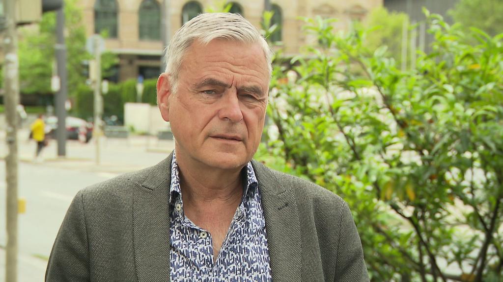 Prof. Dr. med. Uwe Janssens ist Chefarzt für Innere Medizin und Internistische Intensivmedizin. Von 2019 bis 2020 war Janssens Präsident der DIVI.