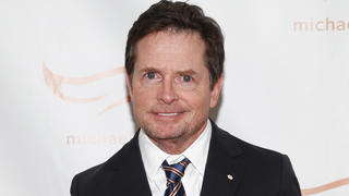 ARCHIV - 10.11.2018, USA, New York: Michael J. Fox nimmt an der Benefiz-Gala der Michael J. Fox Foundation im Hilton teil. Der «Zurück in die Zukunft»-Star feiert am 09.06.2021 seinen 60. Geburtstag. (zu dpa: «Kämpfer auch im echten Leben: Kranker Michael J. Fox wird 60») Foto: Andy Kropa/Invision/AP/dpa +++ dpa-Bildfunk +++