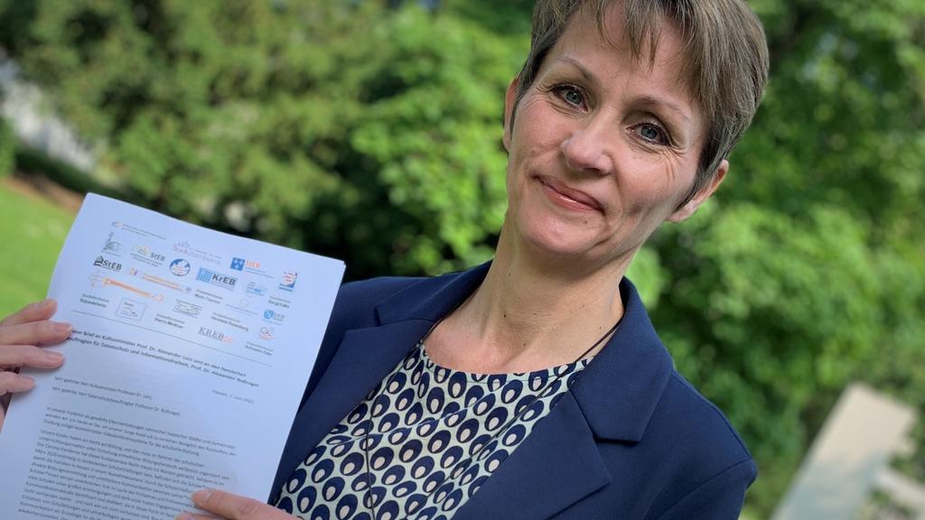 Elternbeirätin Rafaela Hartenstein aus Frankfurt hat den Offenen Brief an den Kultusminister mit unterzeichnet.