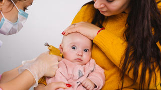 Ohrlöcher schon als Baby