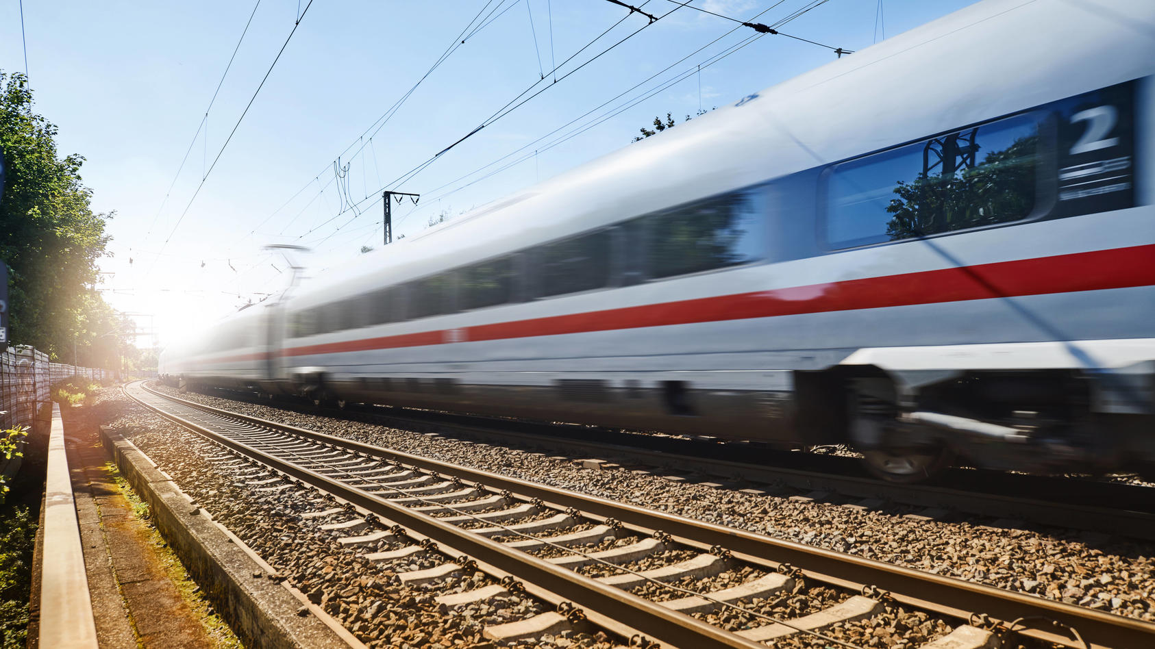 Ein 17-Jähriger aus Mülheim an der Ruhr soll die Deutsche Bahn mit illegal erworbenen Onlinetickets um mehr als 270.000 Euro betrogen haben. (Symbolbild)