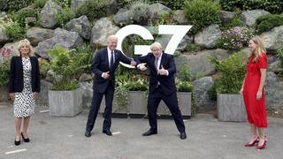  210610 -- FALMOUTH BRITAIN, June 10, 2021 -- British Prime Minister Boris Johnson 2nd R poses with U.S. President Joe Biden 2nd L in Carbis Bay, Cornwall, Britain, on June 10, 2021. Boris Johnson and Joe Biden on Thursday agreed to work to resume travel between the two countries and signed a new Atlantic Charter, as they met ahead of the Group of Seven G7 summit. Andrew Parsons/No 10 Downing Street/Handout via Xinhua BRITAIN-CORNWALL-U.S.-PRESIDENT-VISIT HanxYan PUBLICATIONxNOTxINxCHN