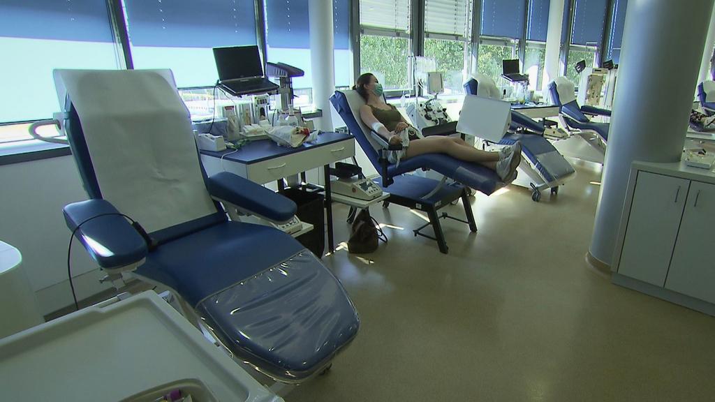 Viele Plätze frei: Die Blutspendedienste warten auf Freiwillige. Auch beim DRK in Frankfurt.