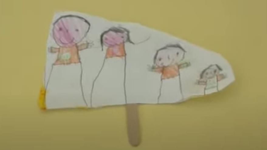 Eitan malt seine Familie