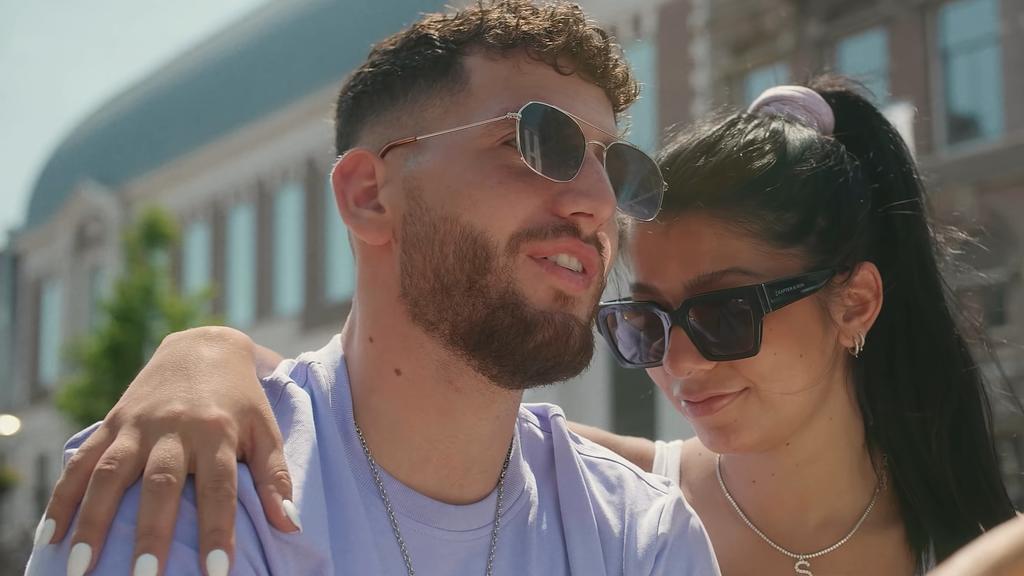 Ganz romantisch und in love zeigen sich Momo Chahine und Influencerin Sabrine Khan.