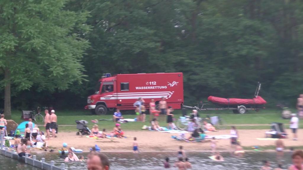 Wenige Tage nach einem tödlichen Badeunfall im Bremer Achterdieksee ist am Freitag erneut ein Badegast ertrunken