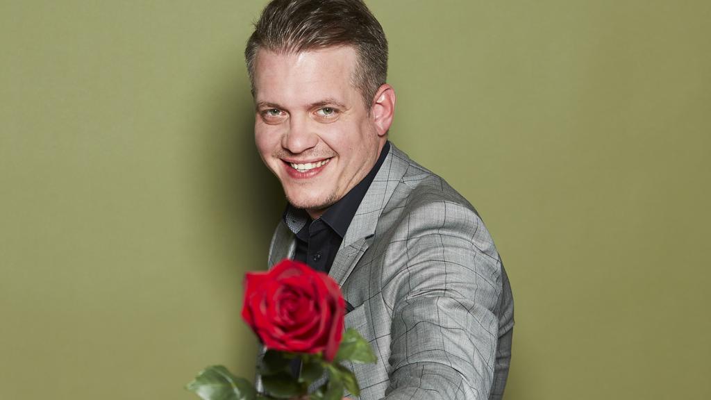 Gustav ist ehrlich: "Ich habe alles was eine Frau sucht – außer Sixpack."