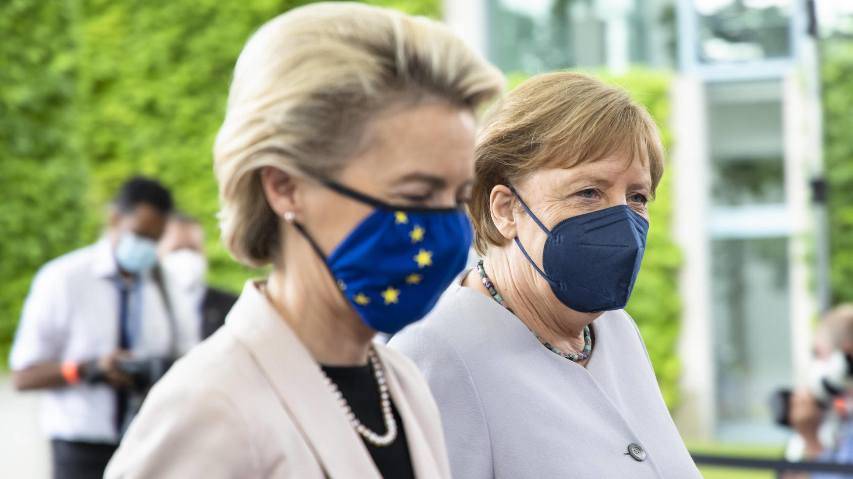 Ursula von der Leyen und Kanzlerin Angela Merkel.