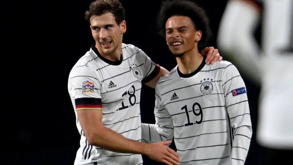 ARCHIV - 14.11.2020, Sachsen, Leipzig: Fußball: Nations League A, Gruppenphase, Gruppe 4, 5. Spieltag, Deutschland - Ukraine in der Red Bull Arena. Leroy Sane (r) von Deutschland jubelt nach seinem Treffer zum 1:1 mit seinen Teamkollegen Leon Goretzk