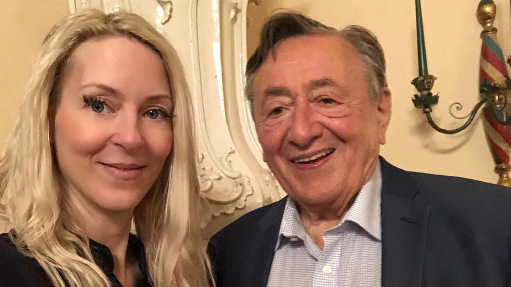 Richard genießt die Zeit an der Seite seines Bienchens sichtlich.