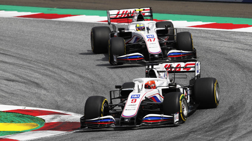 Formula 1 2021: Styrian GP RED BULL RING, AUSTRIA - JUNE 27: Nikita Mazepin, Haas VF-21, leads Mick Schumacher, Haas VF-21 during the Styrian GP at Red Bull Ring on Sunday June 27, 2021 in Spielberg, Austria. Photo by Zak Mauger / LAT Images Images