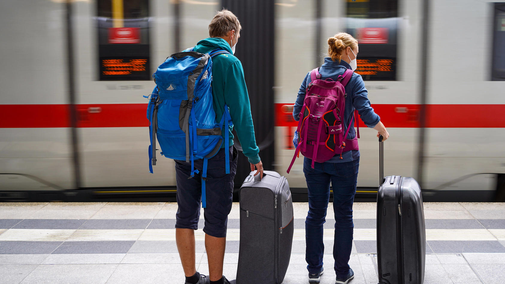 Liveticker zum Mega-Streiktag - Leichtes Aufatmen bei Reisenden - erste Regionalbahnen fahren wieder