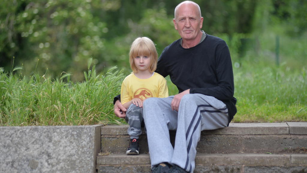 Mark Tomlin und der gemeinsame Sohn Orson müssen jetzt ohne Mutter Lucy zurechtkommen.