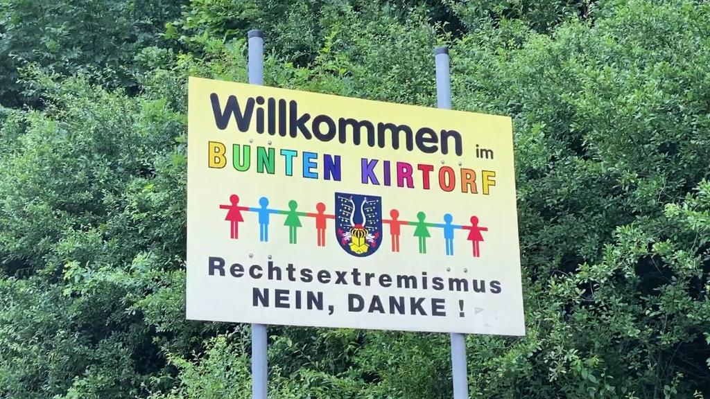 Der Ort Kritorf, wo der frühere Polizist herkommt, hat sich für eine bunte Gesellschaft positioniert.