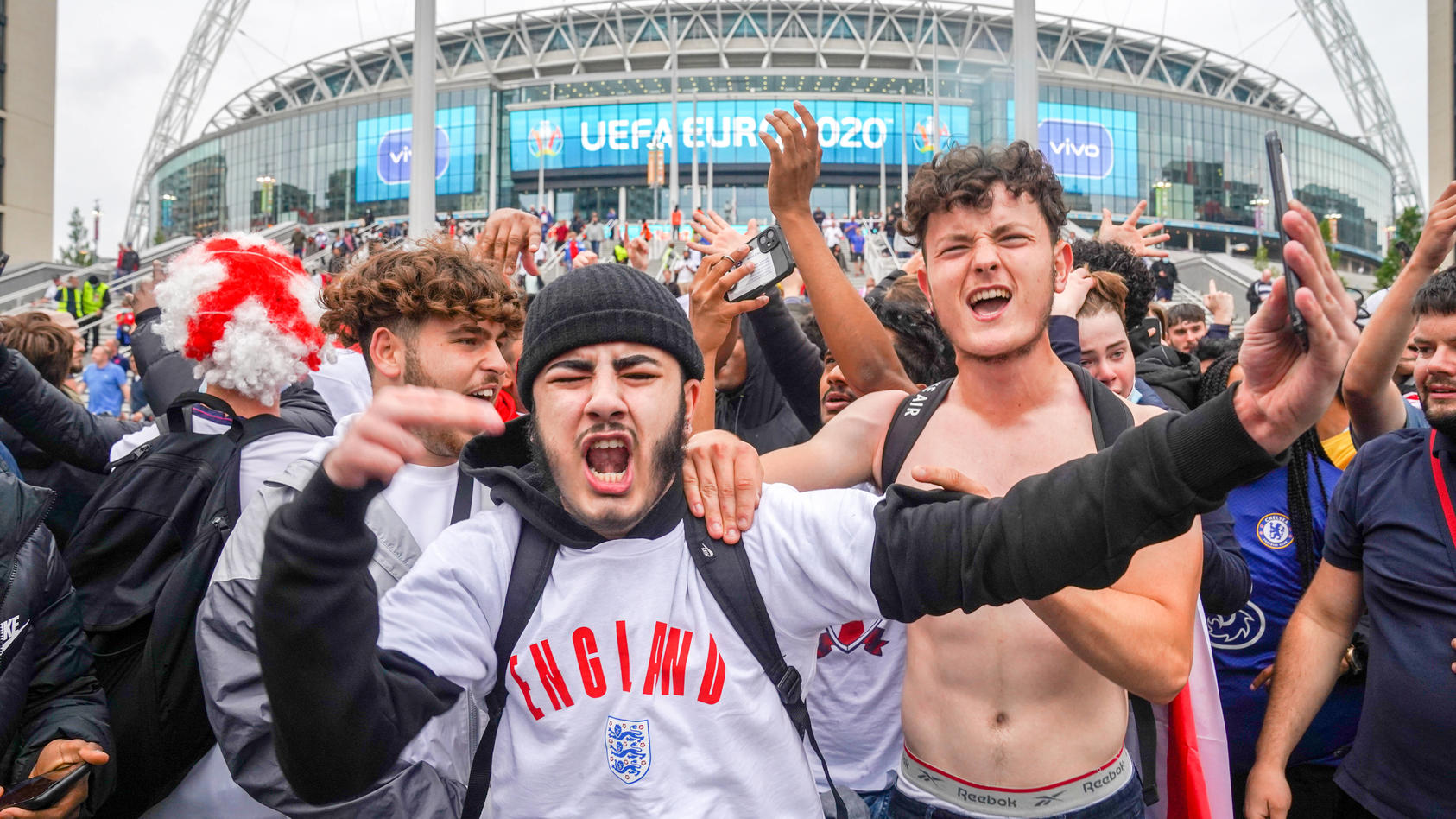 England Fans Fans of England prior to the Euro 2020 last 16 tie at Wembley Stadium, London PUBLICATIONxNOTxINxUKxCHN Copyright: xStuartxGarneysx FIL-15630-0058 