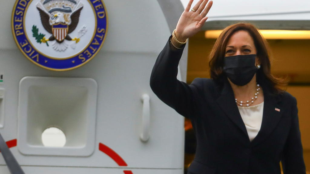 FILE PHOTO: U.S. Vice President Kamala Harris waves as she boards Air Force Two at Benito Juarez International airport following her first international trip as Vice President to Guatemala and Mexico, in Mexico June 8, 2021. REUTERS/Edgard Garrido/Fi