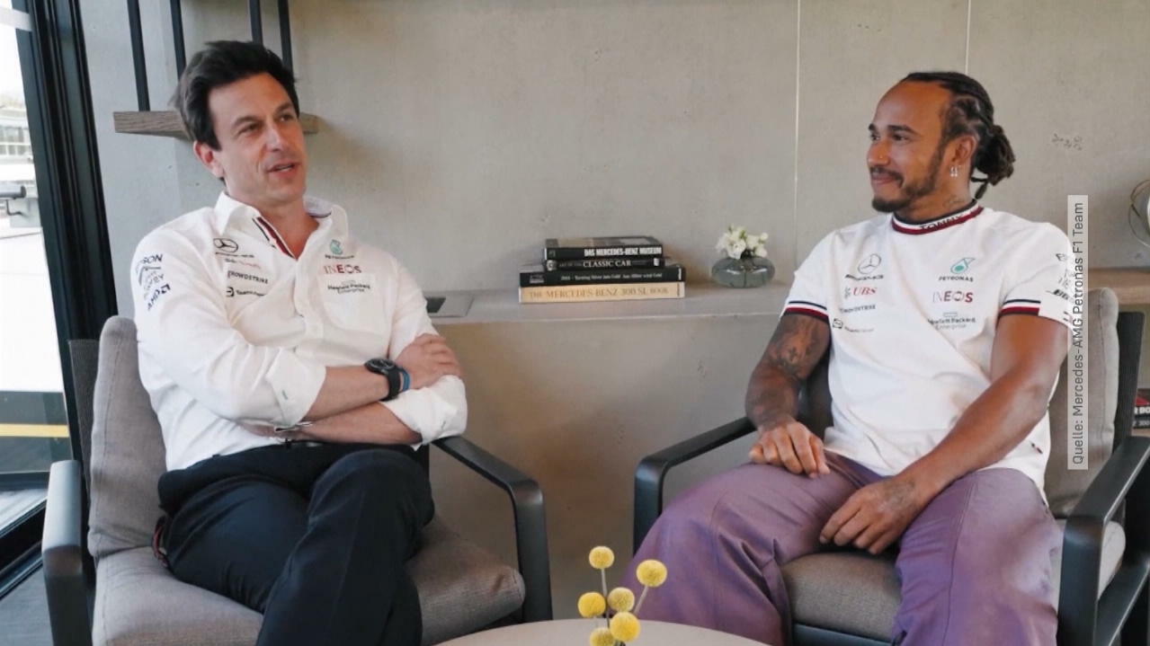 Emotionales Video Toto Wolff Und Lewis Hamilton Scherzen Uber Neuen Vertrag Bei Mercedes