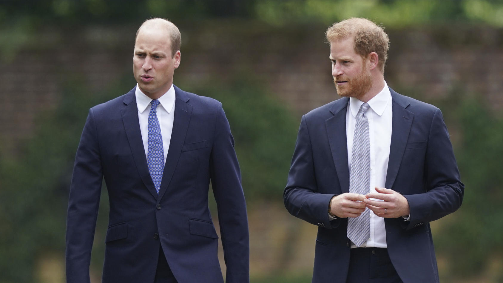 Ein Insider enthüllt: Angestellte von Prinz William sollen gegen Prinz Harry gehetzt haben