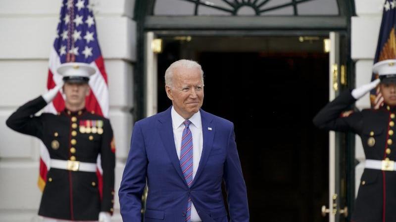 Joe Biden, Präsident der USA, kommt zu einer Feier zum Unabhängigkeitstag auf dem Südrasen des Weißen Hauses.