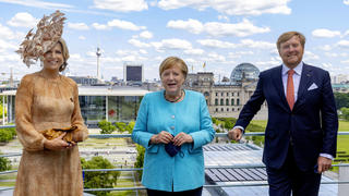  06-07-2021 Berlin Queen Maxima and King Willem-Alexander with Angela Merkel at the Bundeskanzleramt on the 2nd day of the 3 day statevisit to Germany.  PUBLICATIONxINxGERxSUIxAUTxONLY Copyright: xPPEx