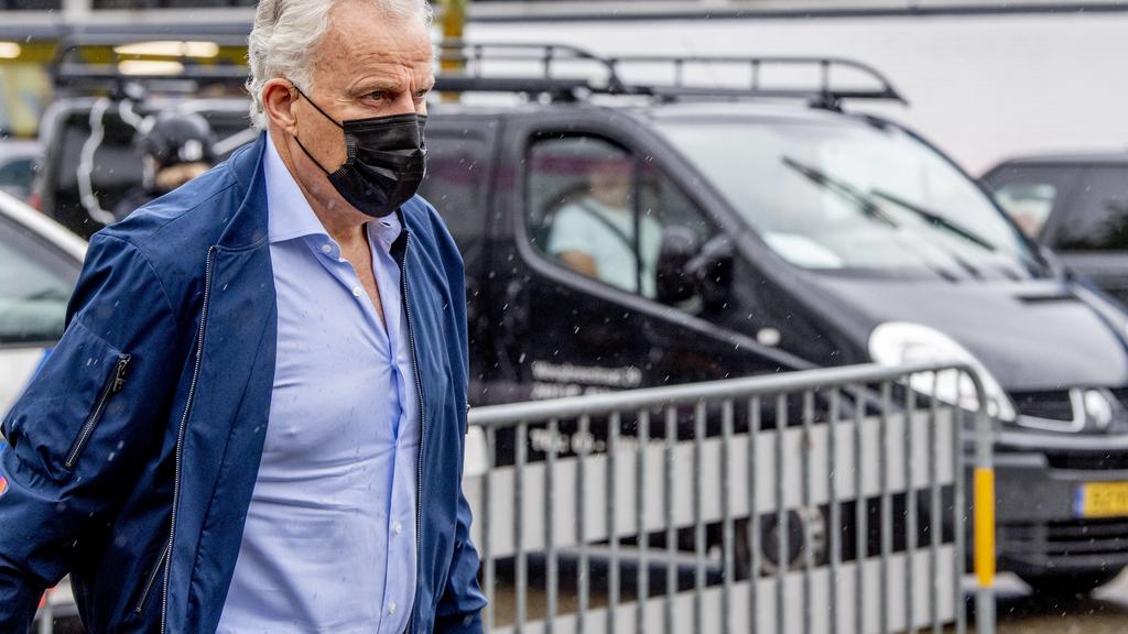 AMSTERDAM - Lawyer Peter r de Vries arrives at the bunker, prior to the substantive treatment of the multi-day Marengo trial. Seventeen suspects, including prime suspect Ridouan Taghi, are on trial in the mega-murder case. The gang is suspected of h