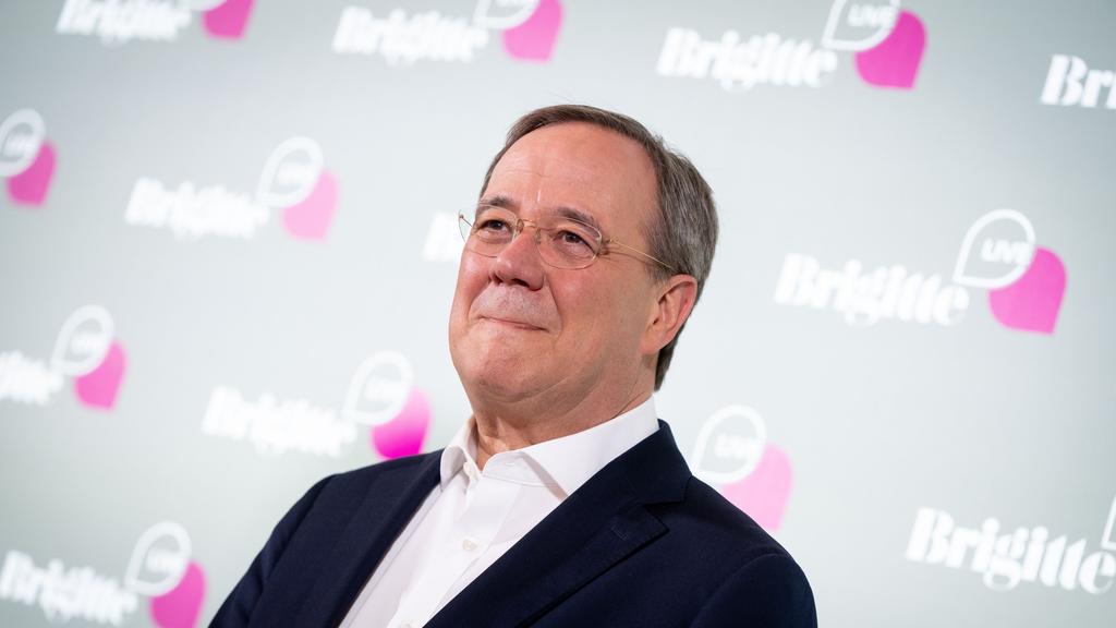 07.07.2021, Berlin: Armin Laschet, CDU-Kanzlerkandidat, CDU-Bundesvorsitzender und Ministerpräsident von Nordrhein-Westfalen, kommt zu der Gesprächsrunde "Brigitte Live" in die Astor-Filmlounge. Foto: Kay Nietfeld/dpa +++ dpa-Bildfunk +++