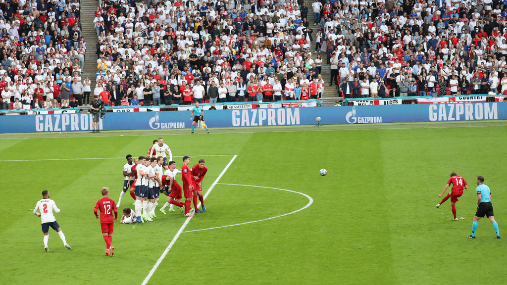 210707 Mikkel Damsgaard of Denmark scores the 0-1 goal during the UEFA EURO, EM, Europameisterschaft,Fussball 2020 Football Championship semi final between England and Denmark on July 7, 2021 in London. Photo: Paul Marriott / BILDBYRAN / Cop 243 bbe