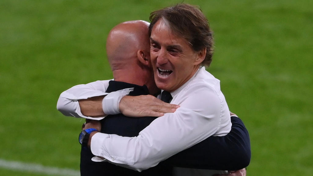 Soccer Football - Euro 2020 - Round of 16 - Italy v Austria - Wembley Stadium, London, Britain - June 26, 2021 Italy coach Roberto Mancini celebrates with delegation chief Gianluca Vialli after Italy's Federico Chiesa scores their first goal Pool via
