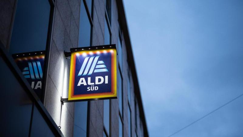 Aldi Sud Ruft Wegen Chrom Gehalt Trekkingsandalen Zuruck