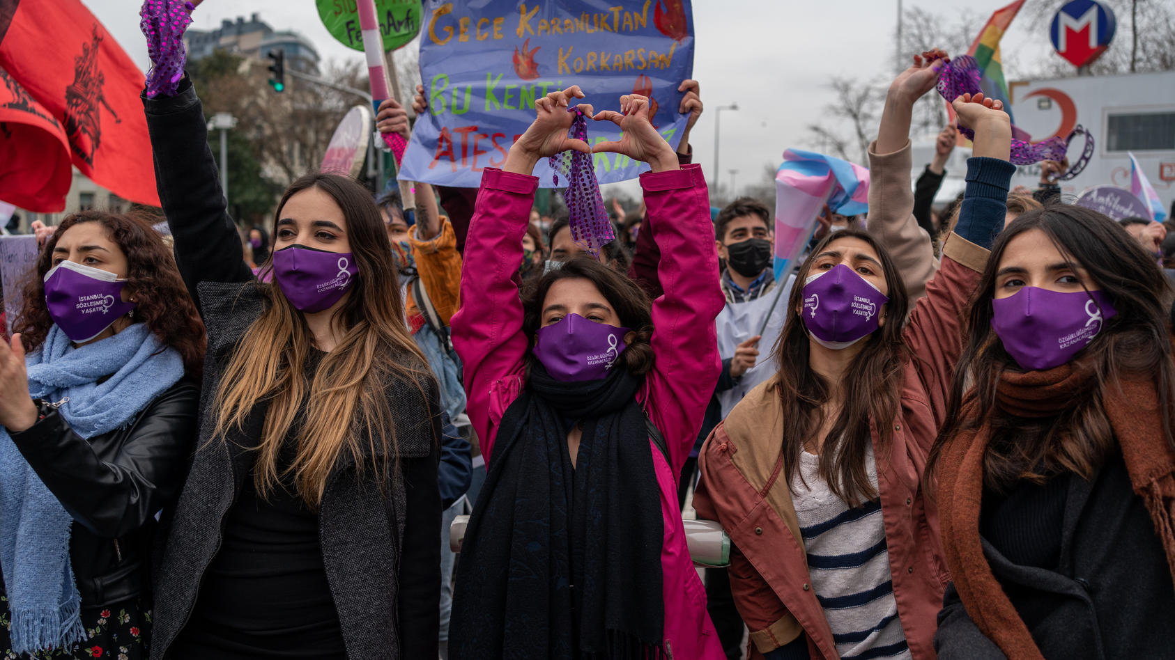 Türkische Frauen demonstrieren auf dem "Women's Day" 2021.