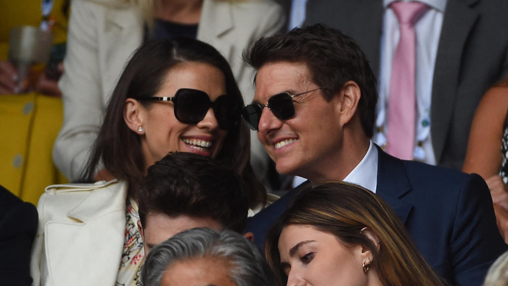 Tom Cruise ist mit Schauspielerin Hayley Atwell in Wimbledon.