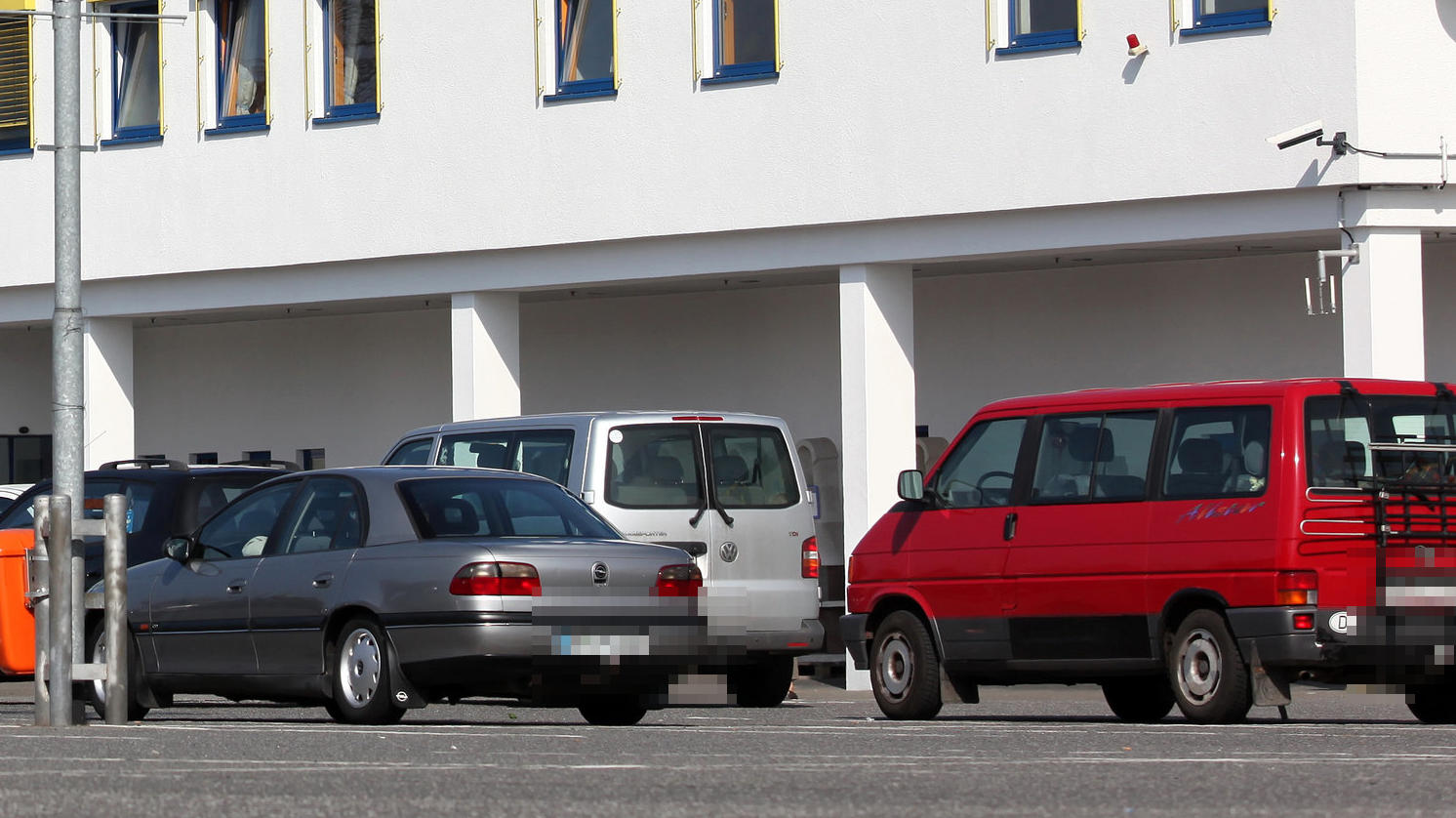 Auf einem Parkplatz in Moorenweis in Bayern rammte eine Frau offenbar ein Baby aus einem Einkaufswagen. (Symbolbild) 