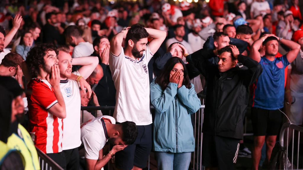 Das Fest auf Londons Straßen fand blitzartig ein Ende.