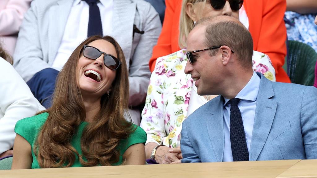 Total verliebt: Kate und William in Wembley beim Finale der Frauen