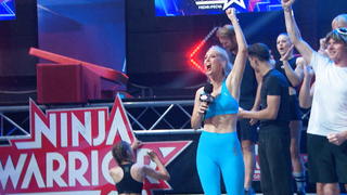 Angela Finger-Erben wagt sich mit vielen weiteren Promis für den guten Zweck in den „Ninja Warrior“-Parcours.