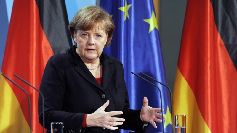 Merkel weiter gegen Euro-Austritt Griechenlands.