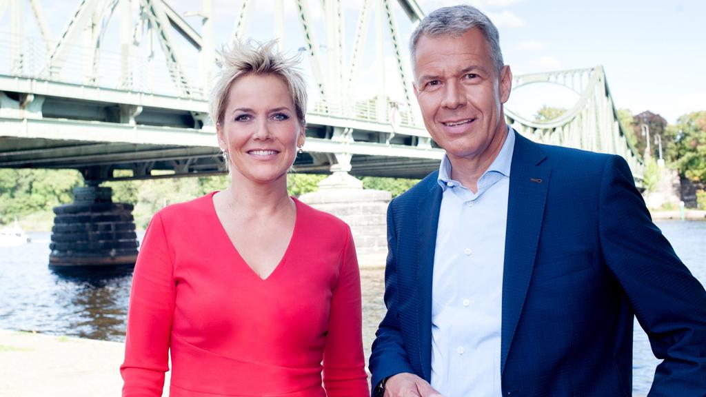 Inka Bause und Peter Kloeppel führen durch den Themenabend "Angela Merkel – ihr Weg, ihre Geheimnisse & ihre Zukunft".